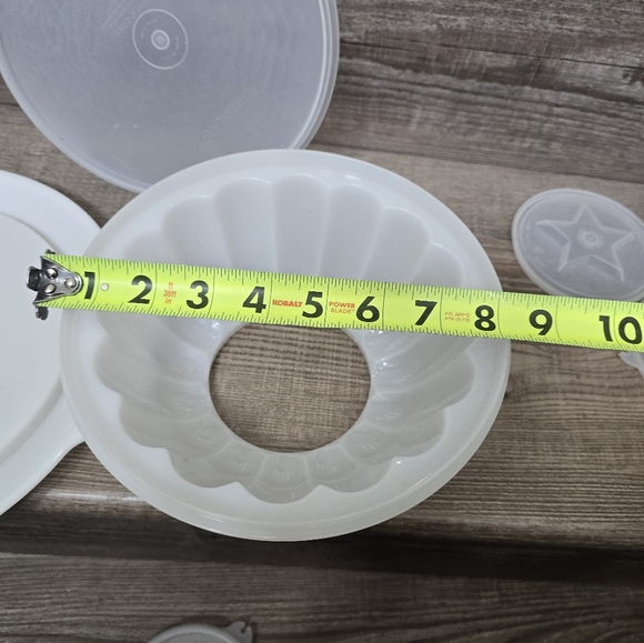 Tupperware jello mold and server - Picture 5 of 8